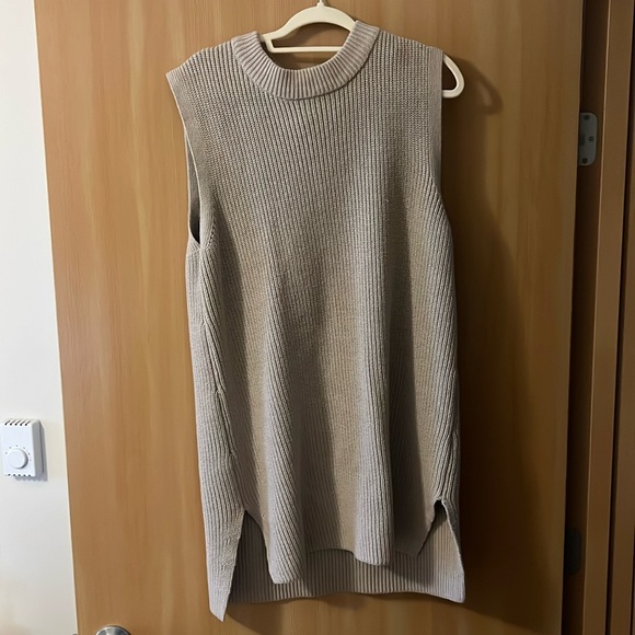 H&M Dresses & Skirts - H&M Sweater Vest Dress